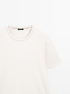 Short-sleeve T-shirt with contrast topstitching