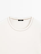 Short-sleeve T-shirt with contrast topstitching