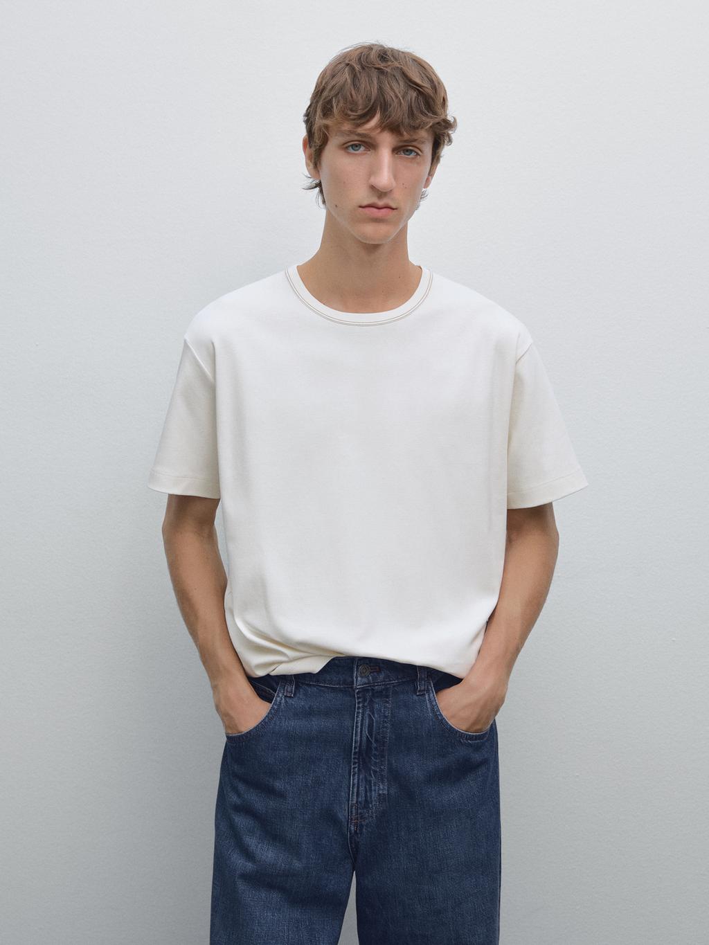 Short-sleeve T-shirt with contrast topstitching