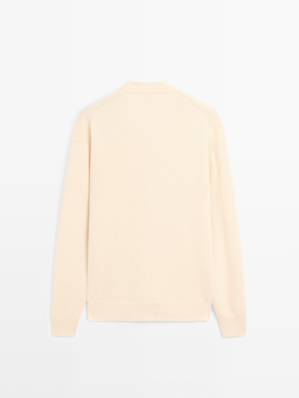 100% wool V-neck knit cardigan