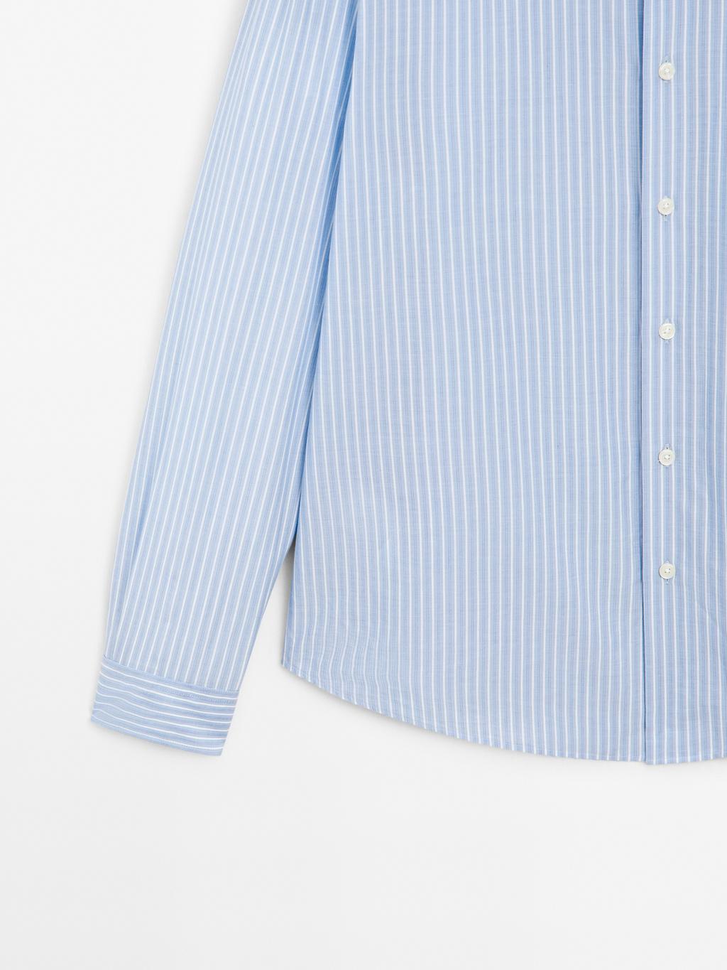 Regular fit shirt with striped detail