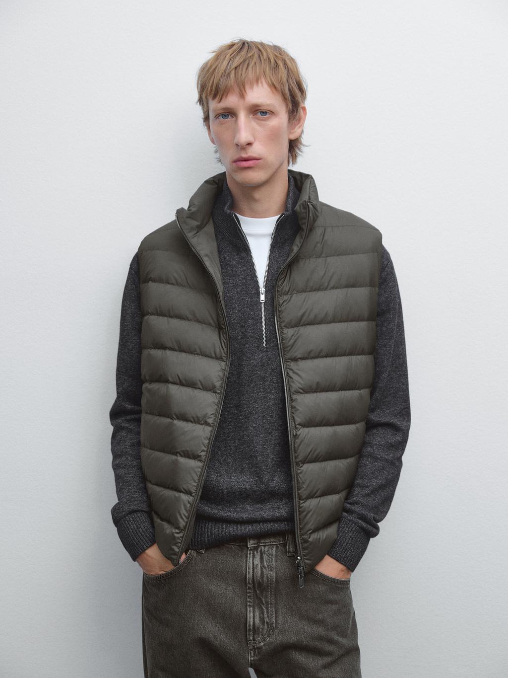 Water-repellent reversible down blend gilet