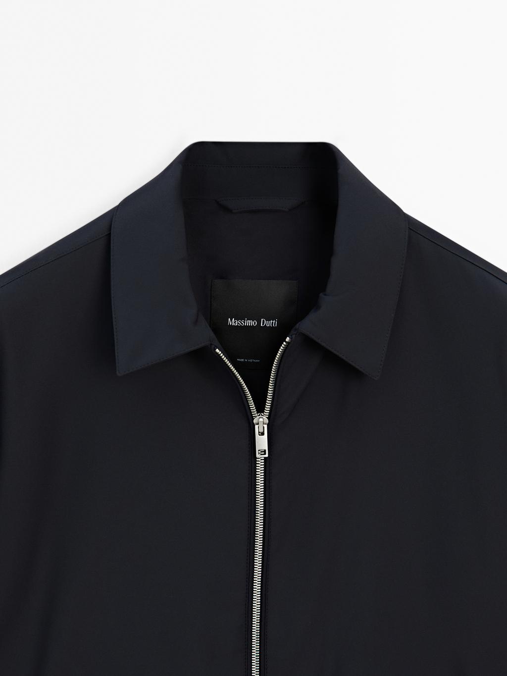 Lightweight water-repellent jacket