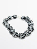 Short pendant with irregular beads