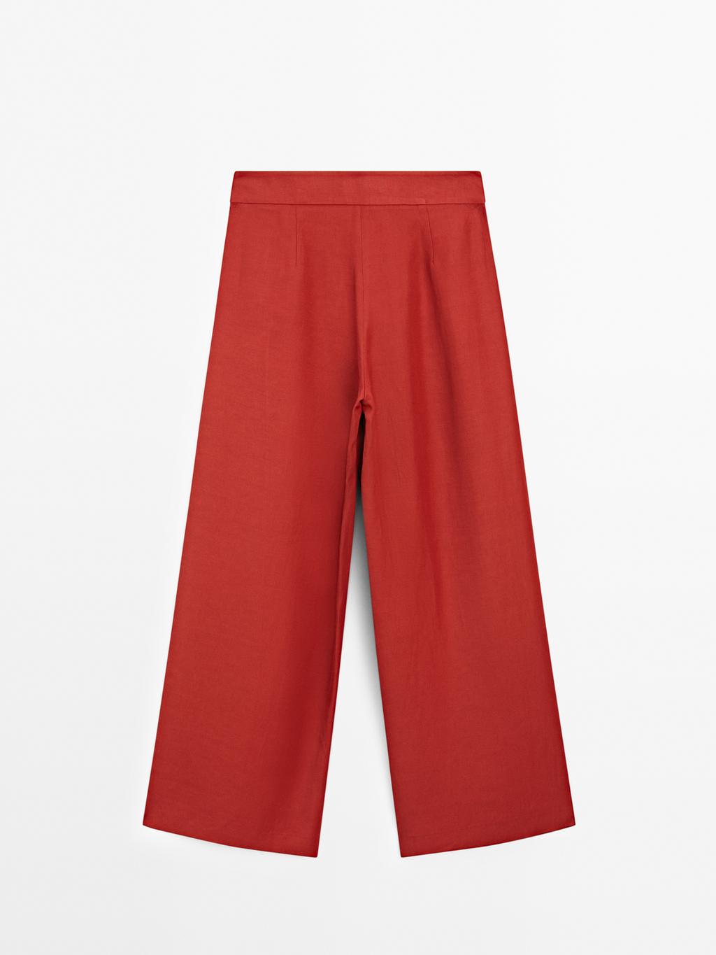 Flowing trousers with darts