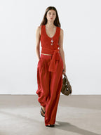 Flowing trousers with darts