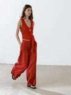 Flowing trousers with darts