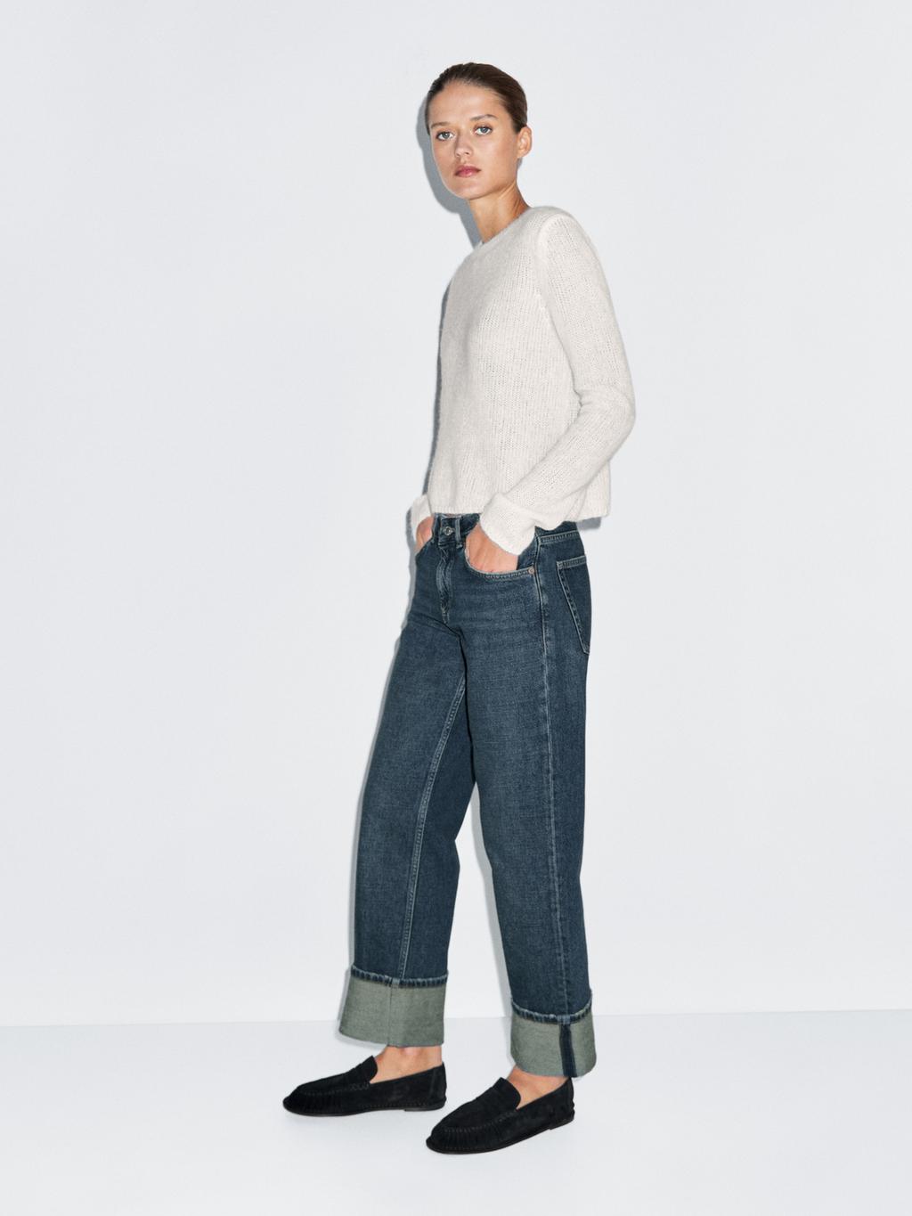Low-waist straight-leg jeans with turn-up