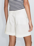 100% cotton Bermuda shorts with darts