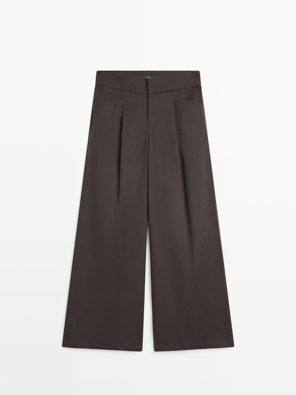 Wide-leg pleated trousers