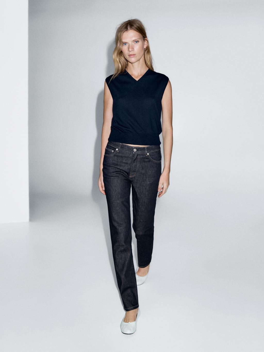 Mid-waist straight-leg skinny jeans