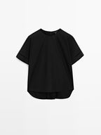 Loose-fitting blouse with sleeve detail