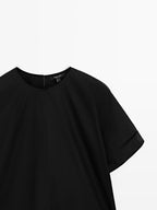 Loose-fitting blouse with sleeve detail