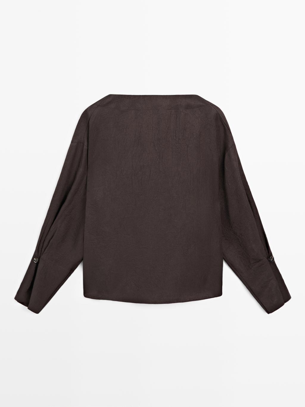 Flowing blouse with button details