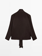 Flowing blouse with tie