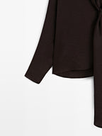 Flowing blouse with tie