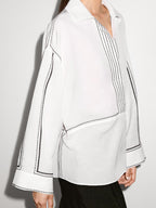 Loose-fitting blouse with contrast details