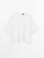 Short cape with seam details