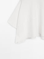 Short cape with seam details