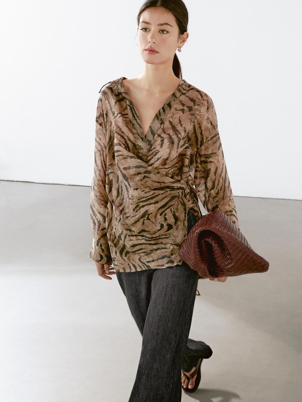 Flowing jacquard kimono with rhinestone button