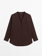 V-neck shirt with pockets