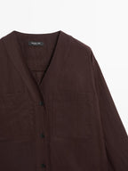 V-neck shirt with pockets