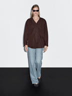 V-neck shirt with pockets