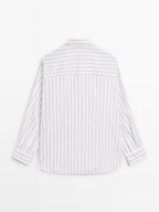 Loose-fitting striped shirt