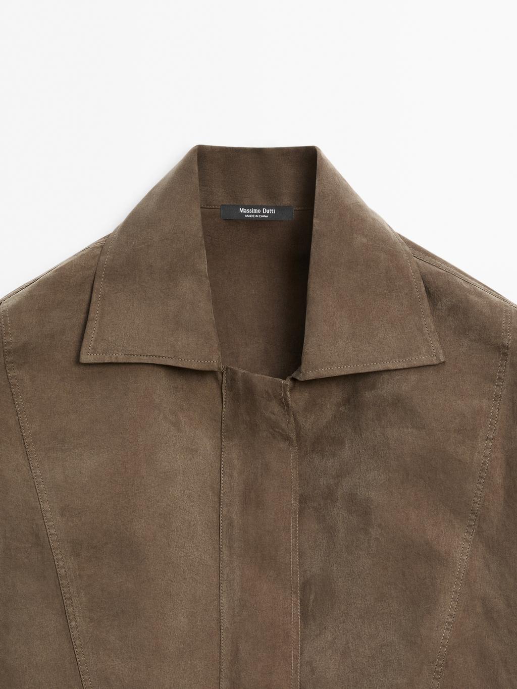 Blouse with zip on the chest