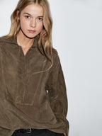 Blouse with zip on the chest