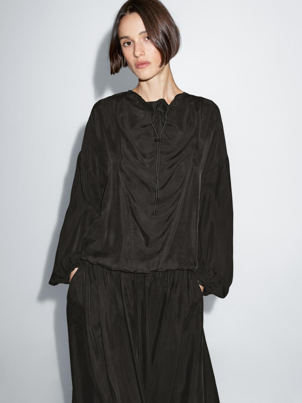 Flowing blouse with drawstring details