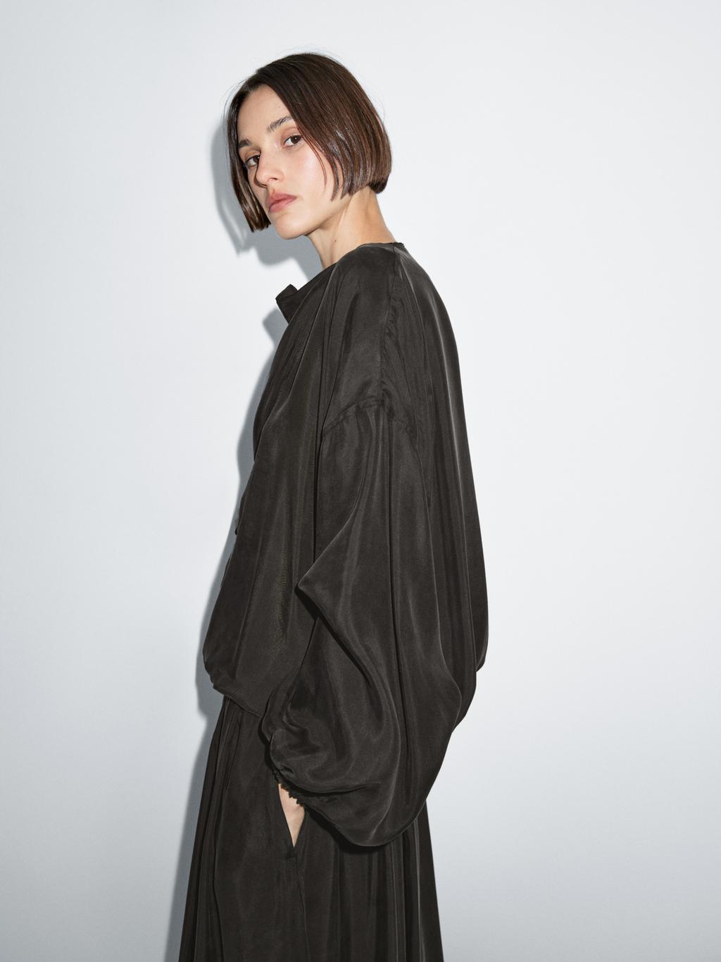 Flowing blouse with drawstring details