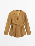 Flowing shirt with waist detail