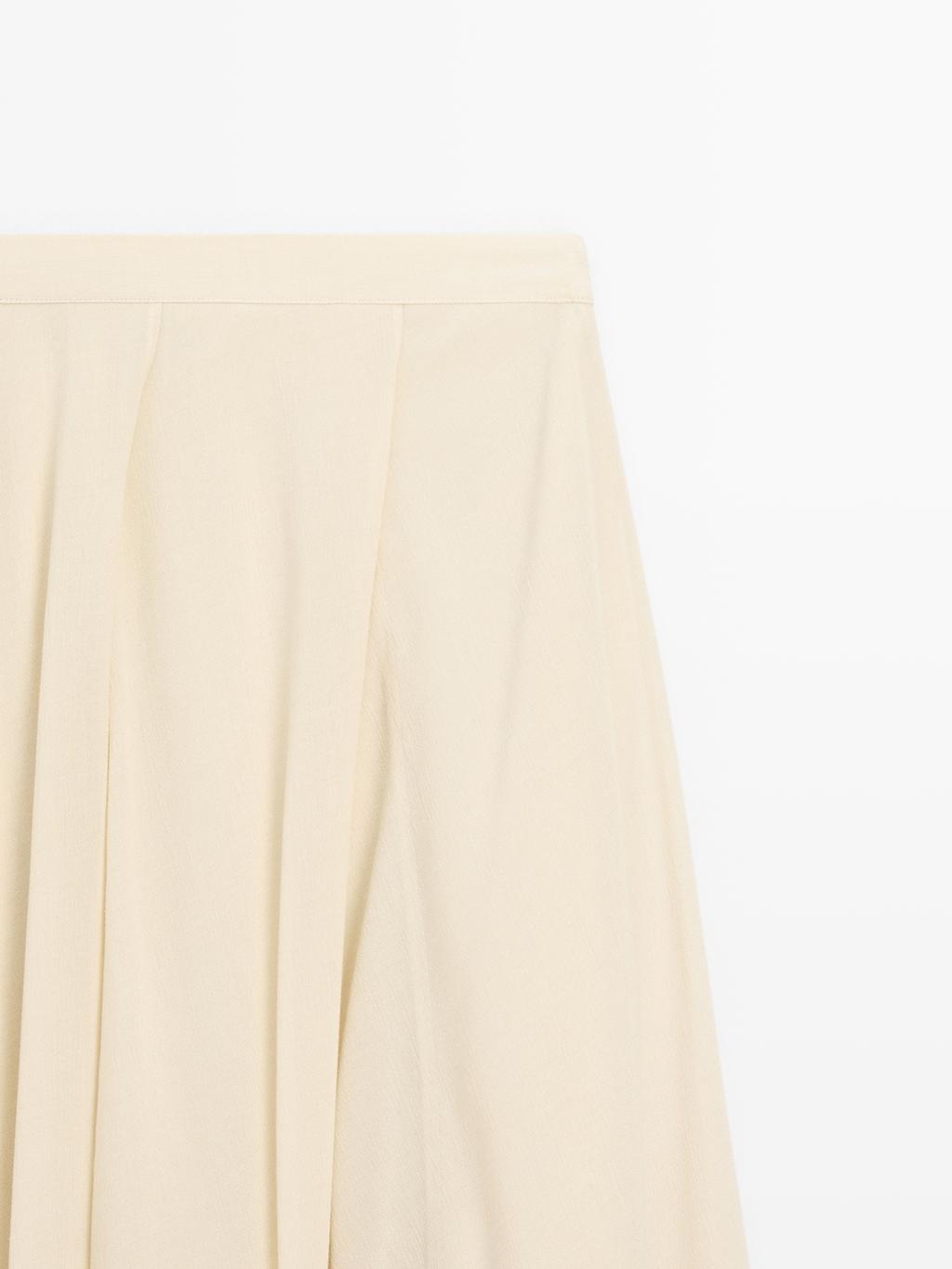 Flowing midi skirt with ruffles