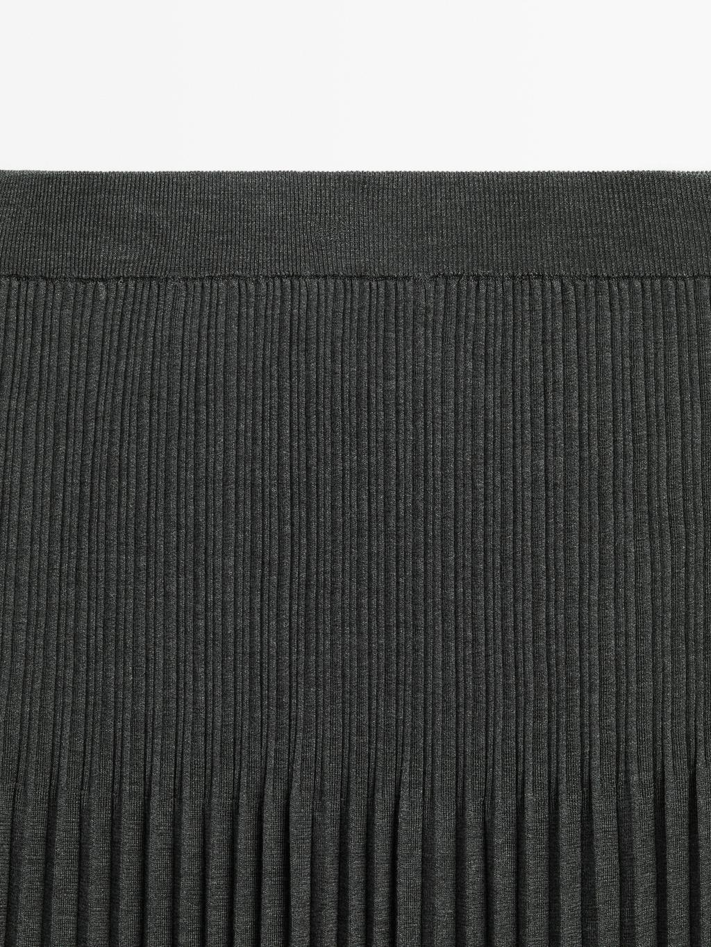 Pleated knit midi skirt