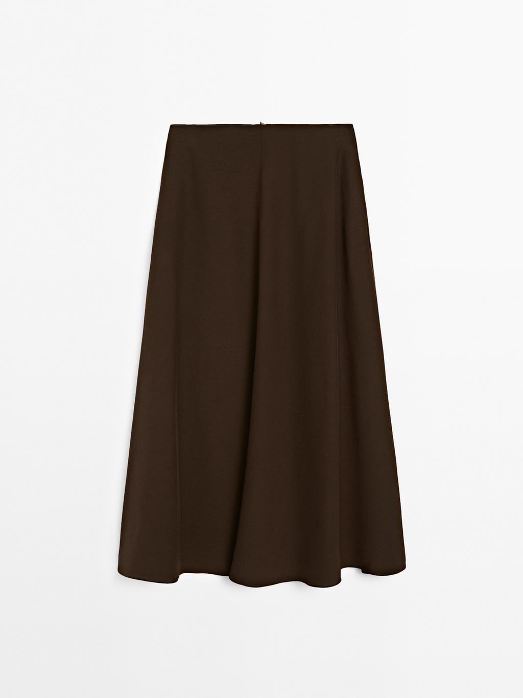 Flowing flared skirt