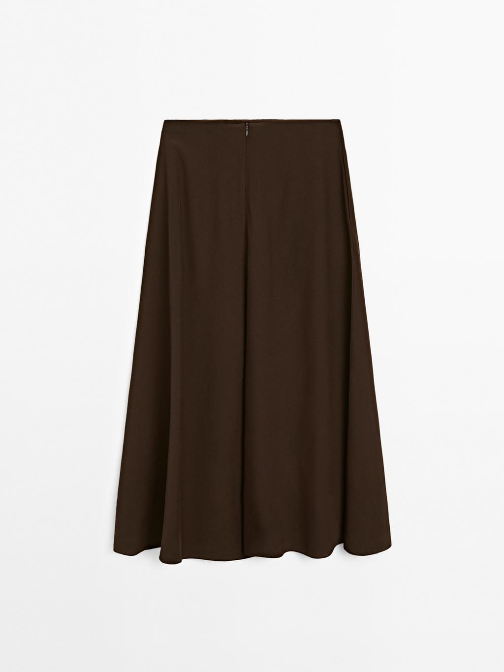Flowing flared skirt