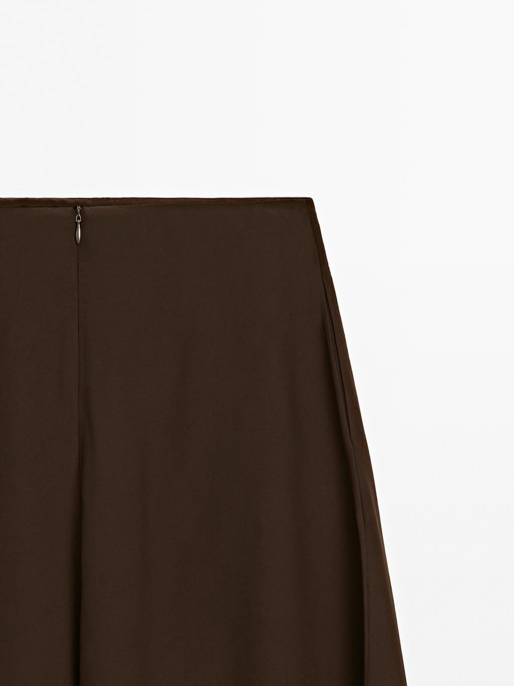 Flowing flared skirt