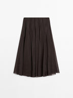 Long voluminous skirt with godet detail