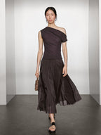 Long voluminous skirt with godet detail