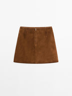 Suede leather mini skirt with topstitching