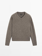 100% wool V-neck knit sweater