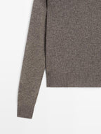 100% wool V-neck knit sweater