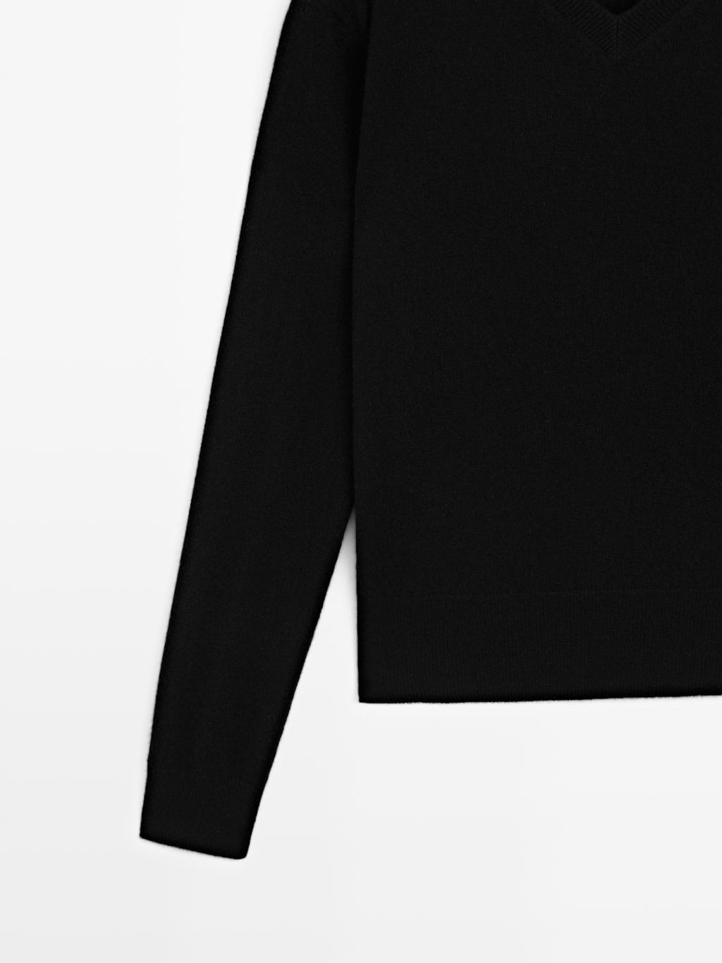 Wool blend knit V-neck sweater