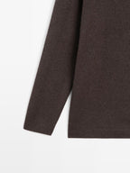 Oversize V-neck knit sweater