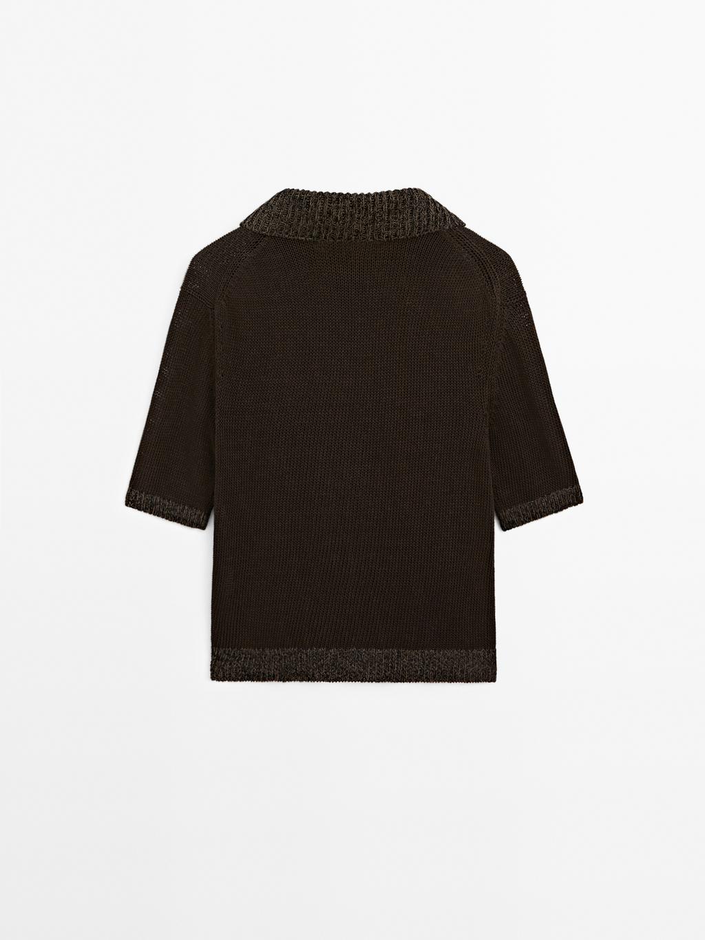 Polo sweater with contrast collar