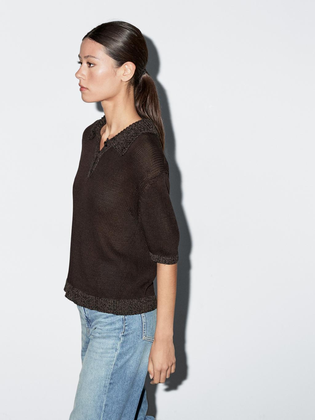 Polo sweater with contrast collar