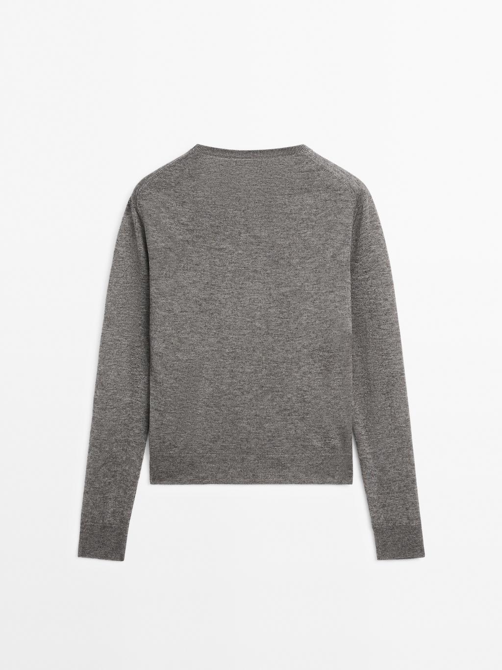 Wool blend knit sweater with crew neck