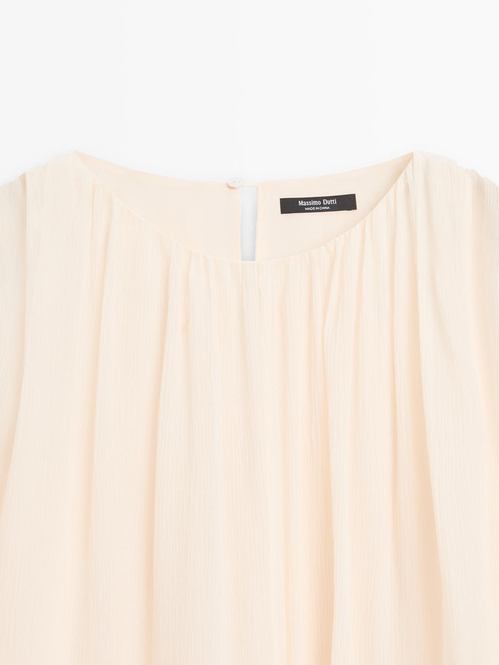 Voluminous flowing blouse