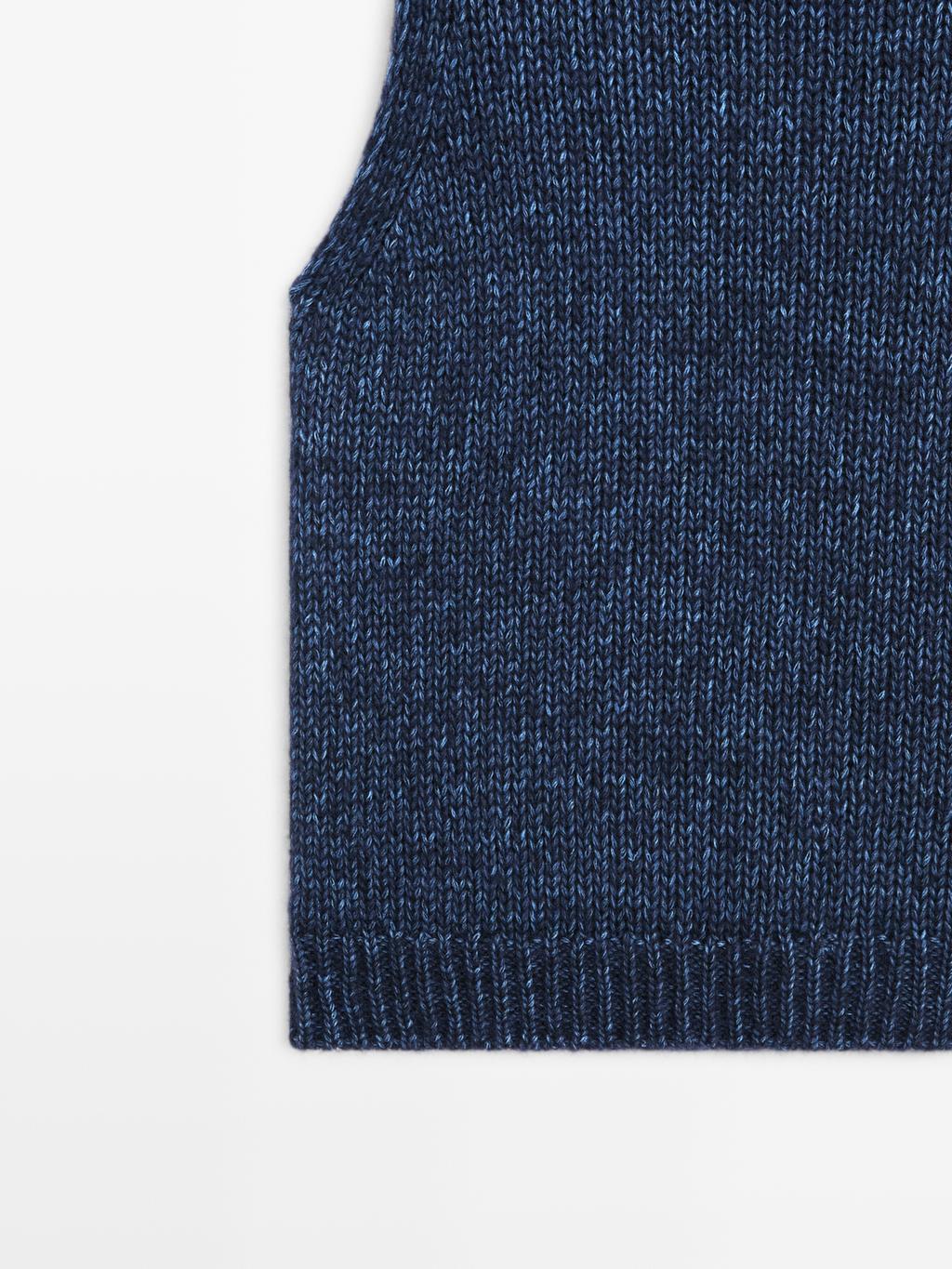 Turtleneck knit vest